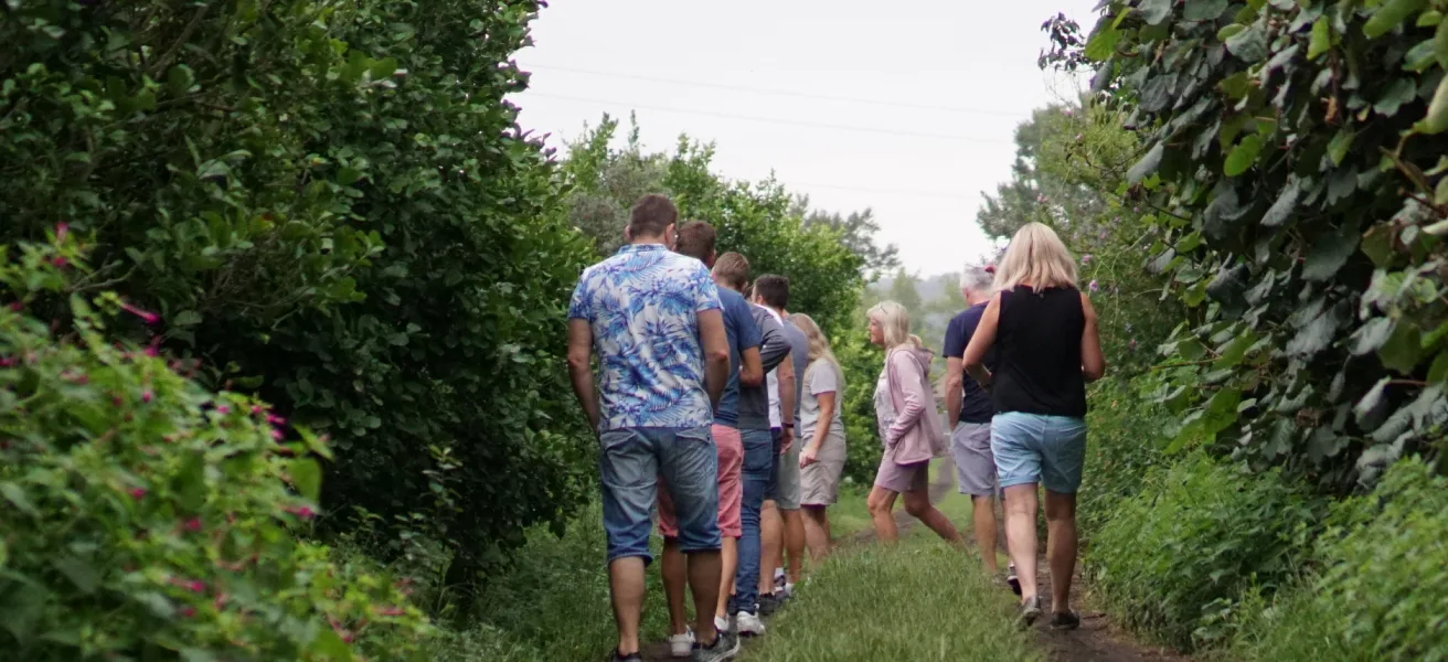 Visitors walking at FondoAranci